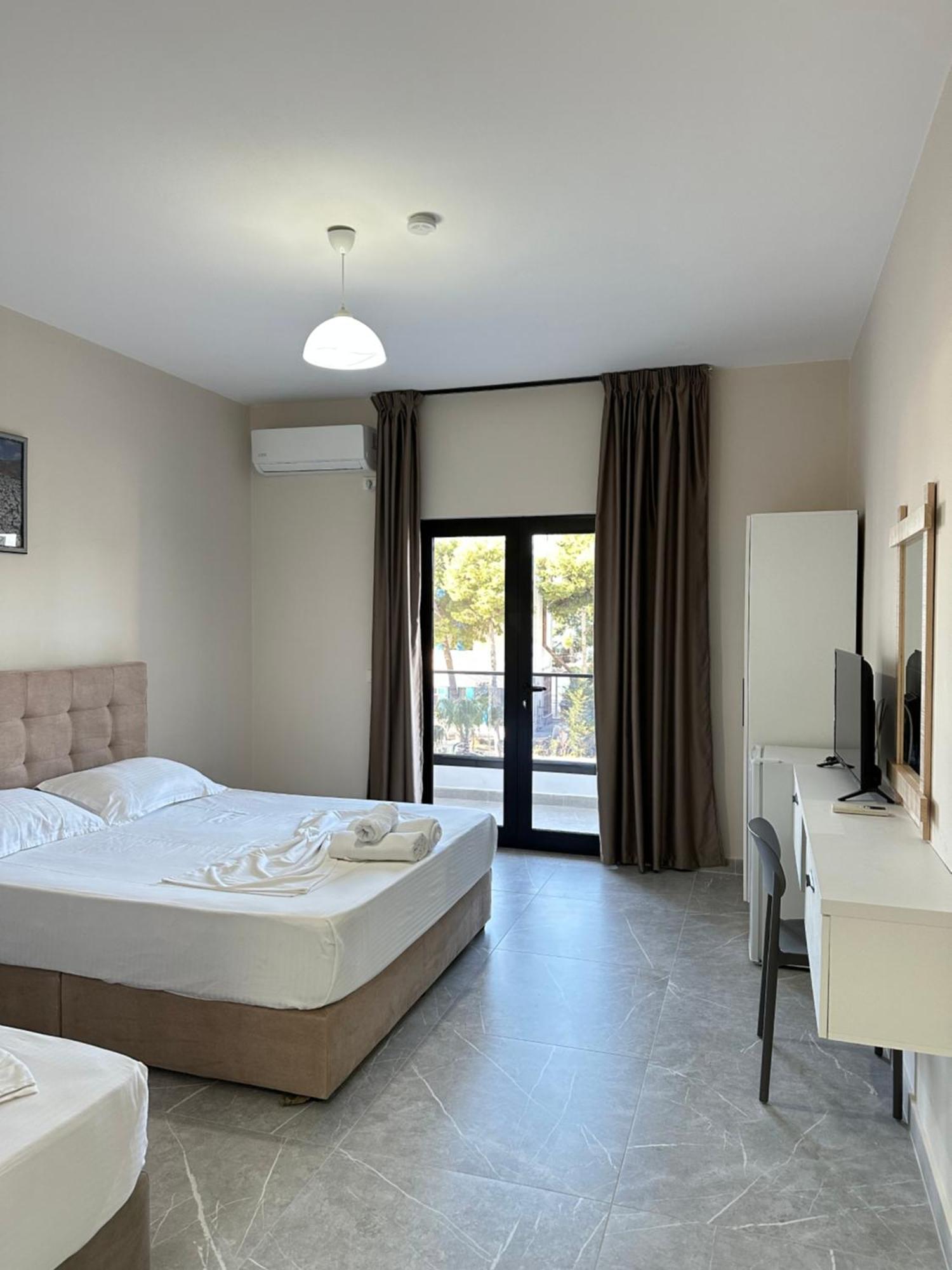 Molla Hotel Restorant Shëngjin エクステリア 写真