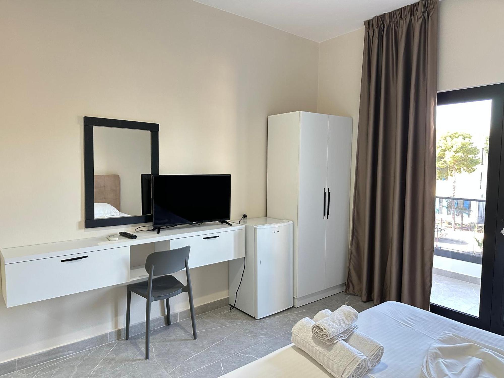Molla Hotel Restorant Shëngjin エクステリア 写真