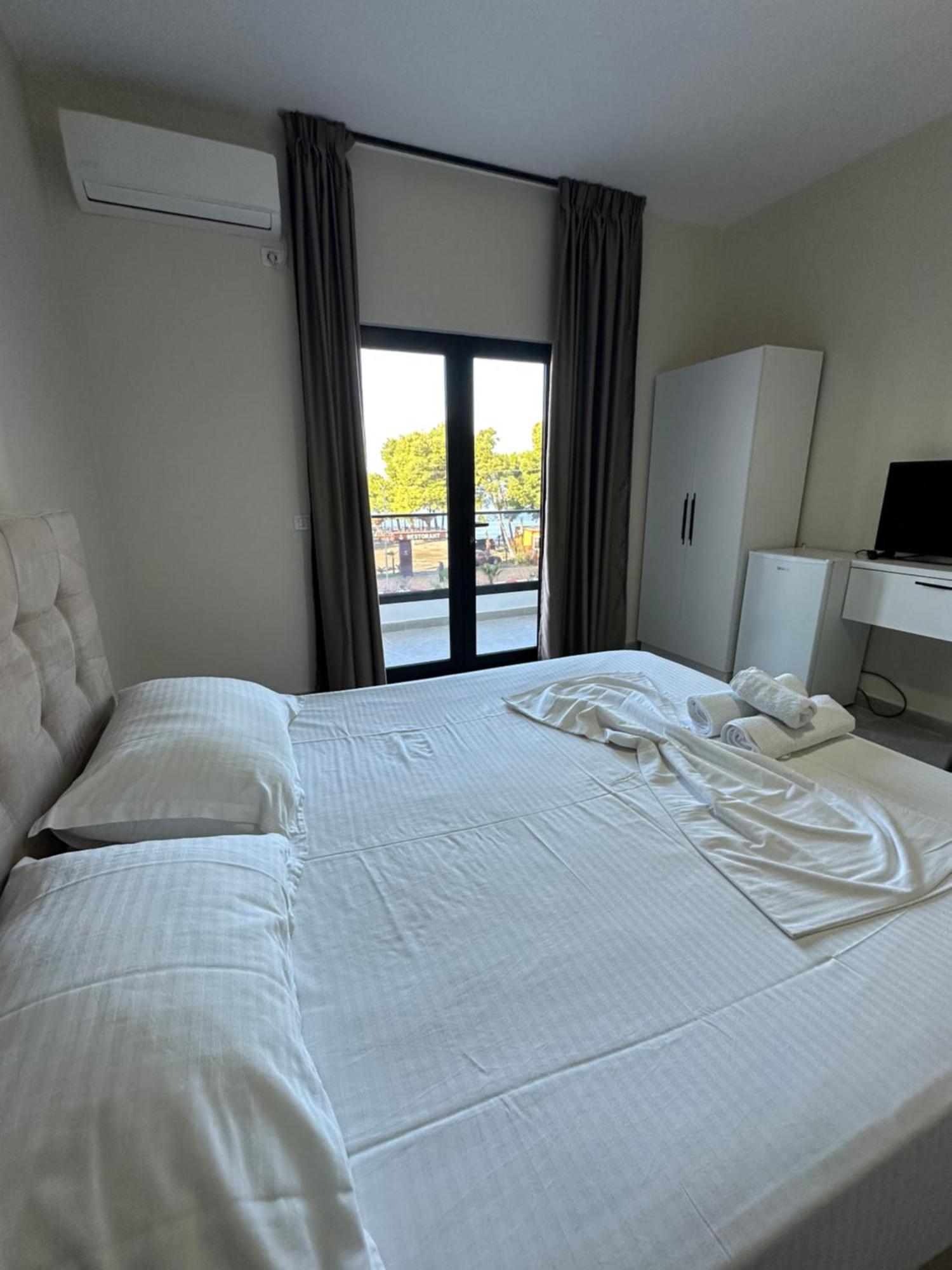 Molla Hotel Restorant Shëngjin エクステリア 写真