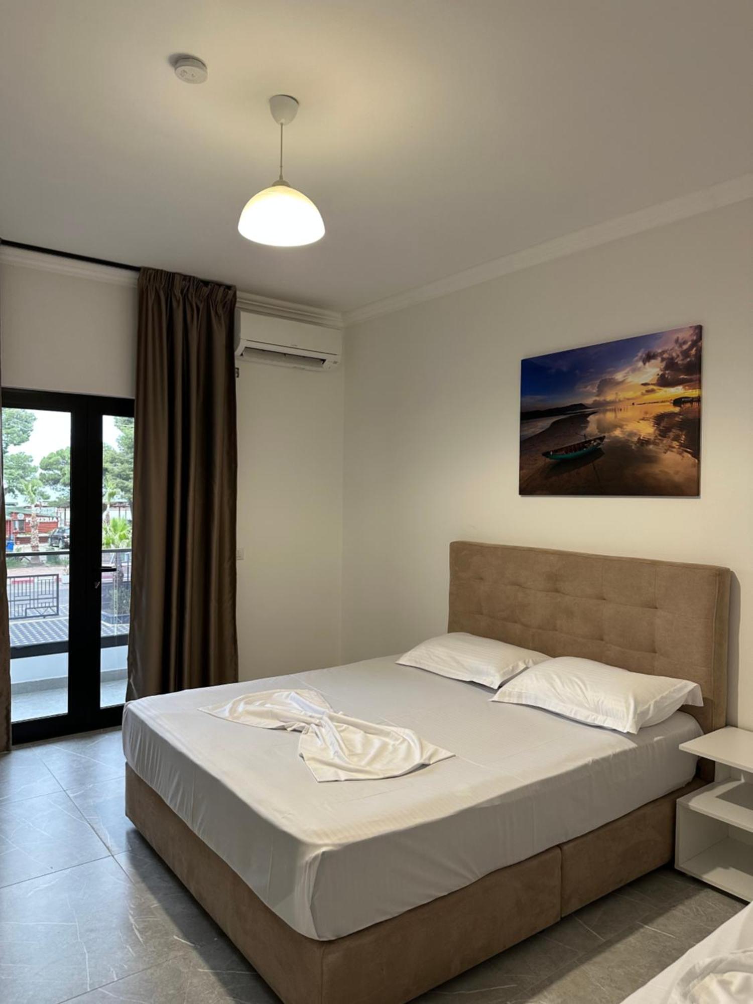 Molla Hotel Restorant Shëngjin エクステリア 写真