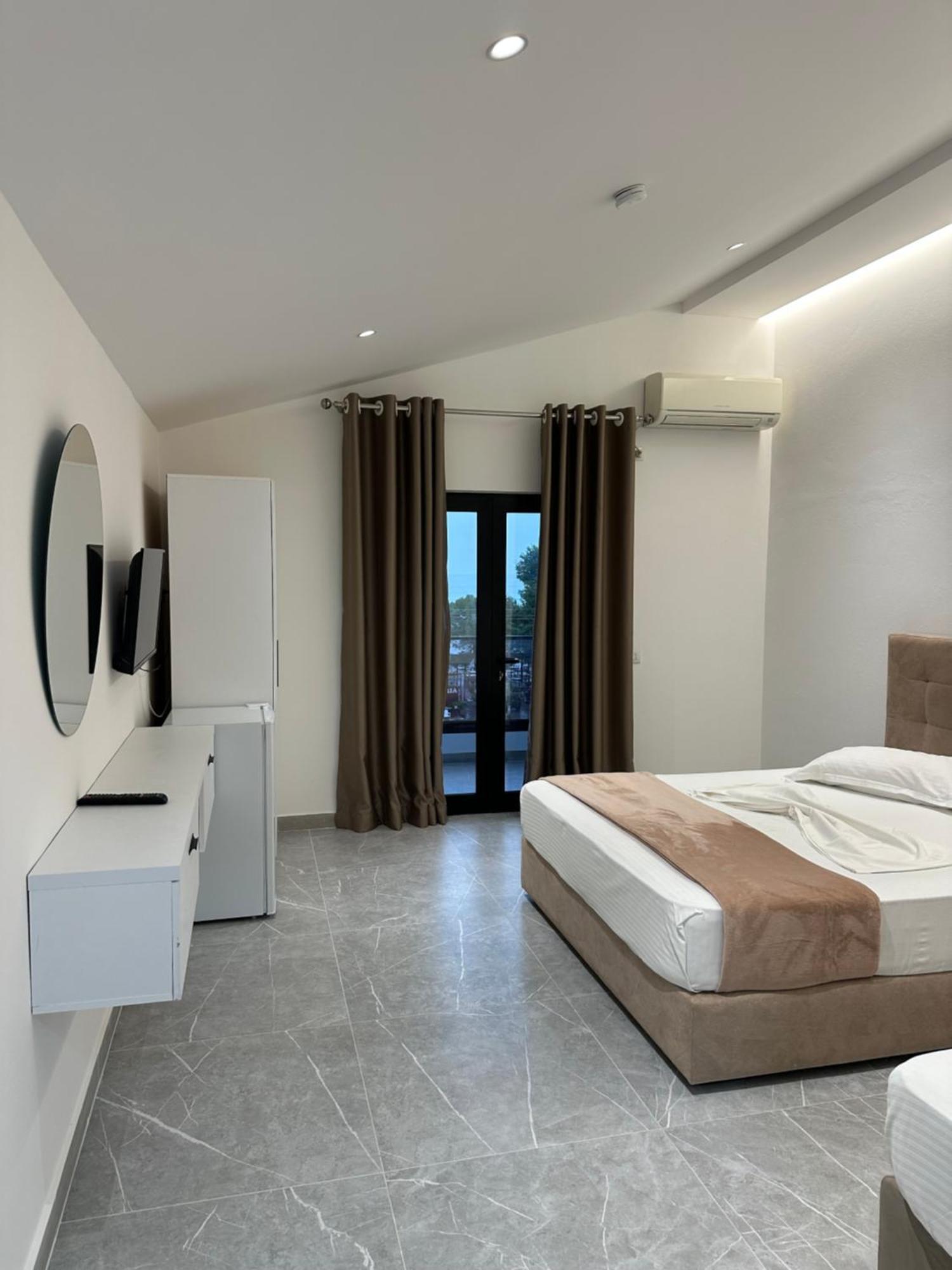 Molla Hotel Restorant Shëngjin エクステリア 写真