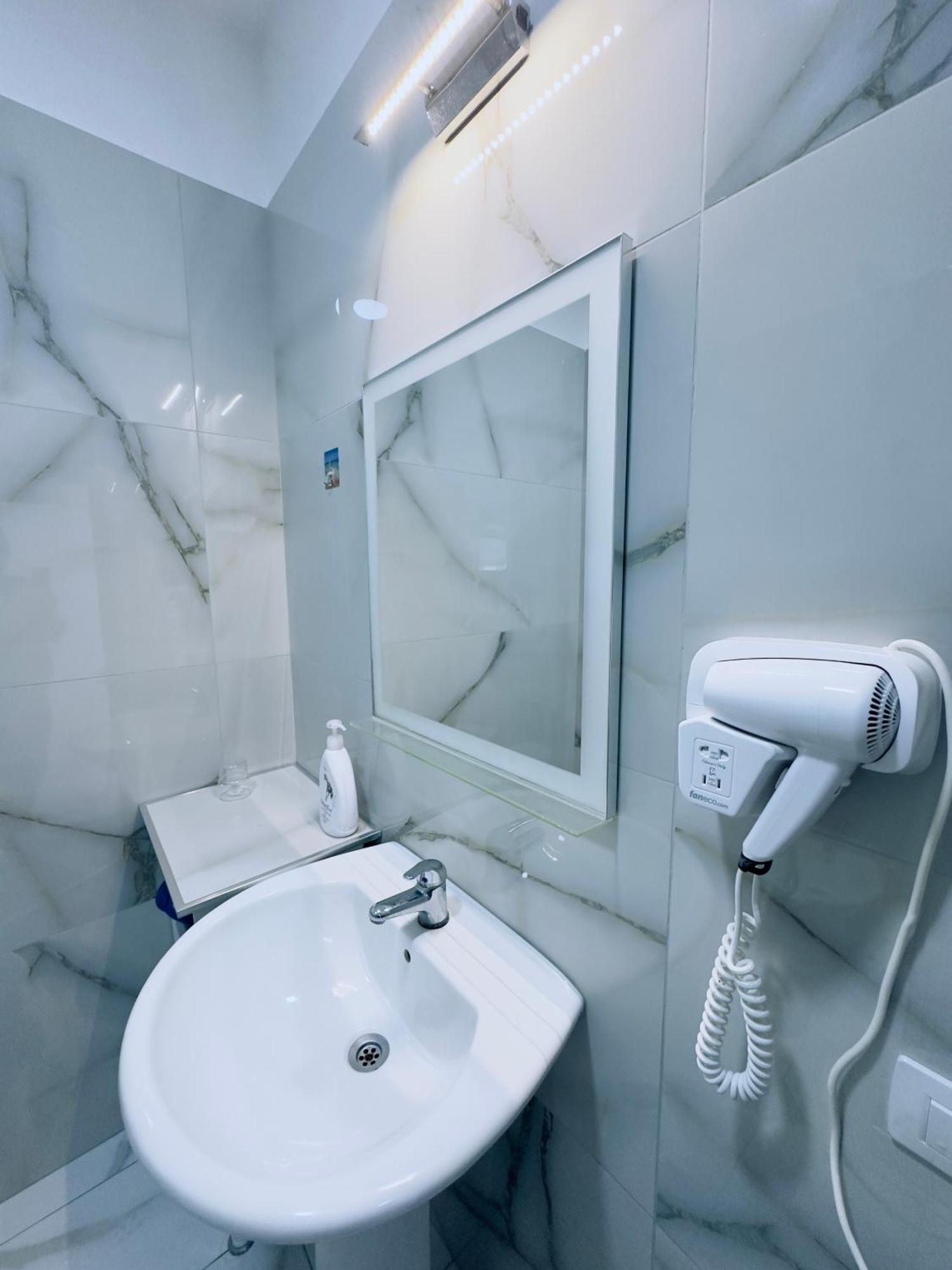 Molla Hotel Restorant Shëngjin エクステリア 写真