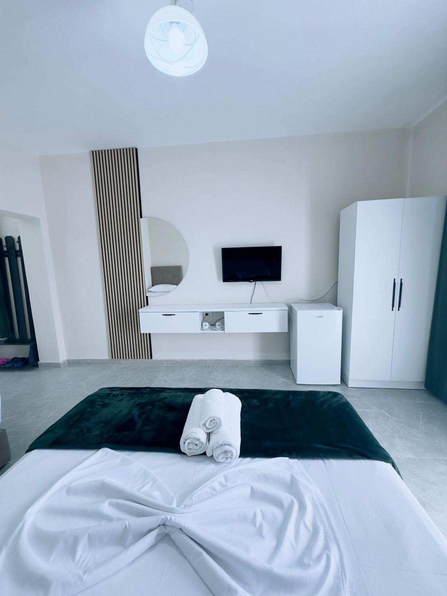 Molla Hotel Restorant Shëngjin エクステリア 写真